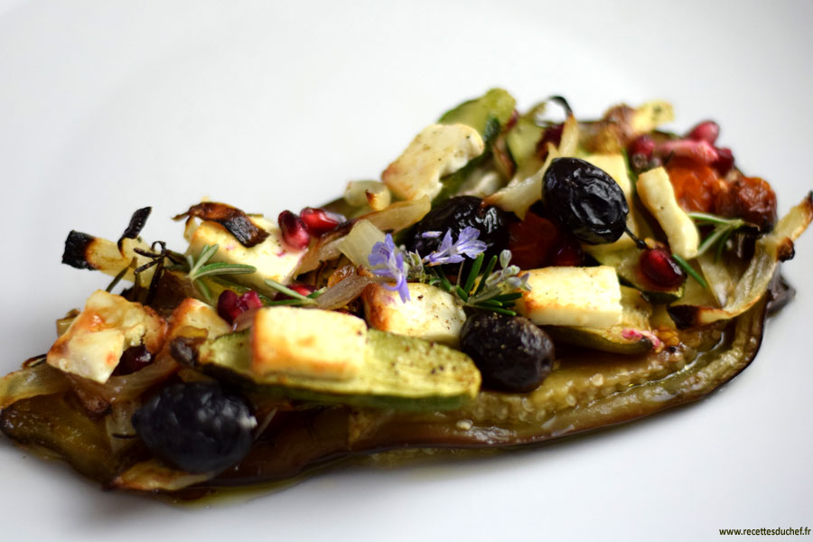 Tartine d'aubergine aux légumes du soleil rôties et dés de feta